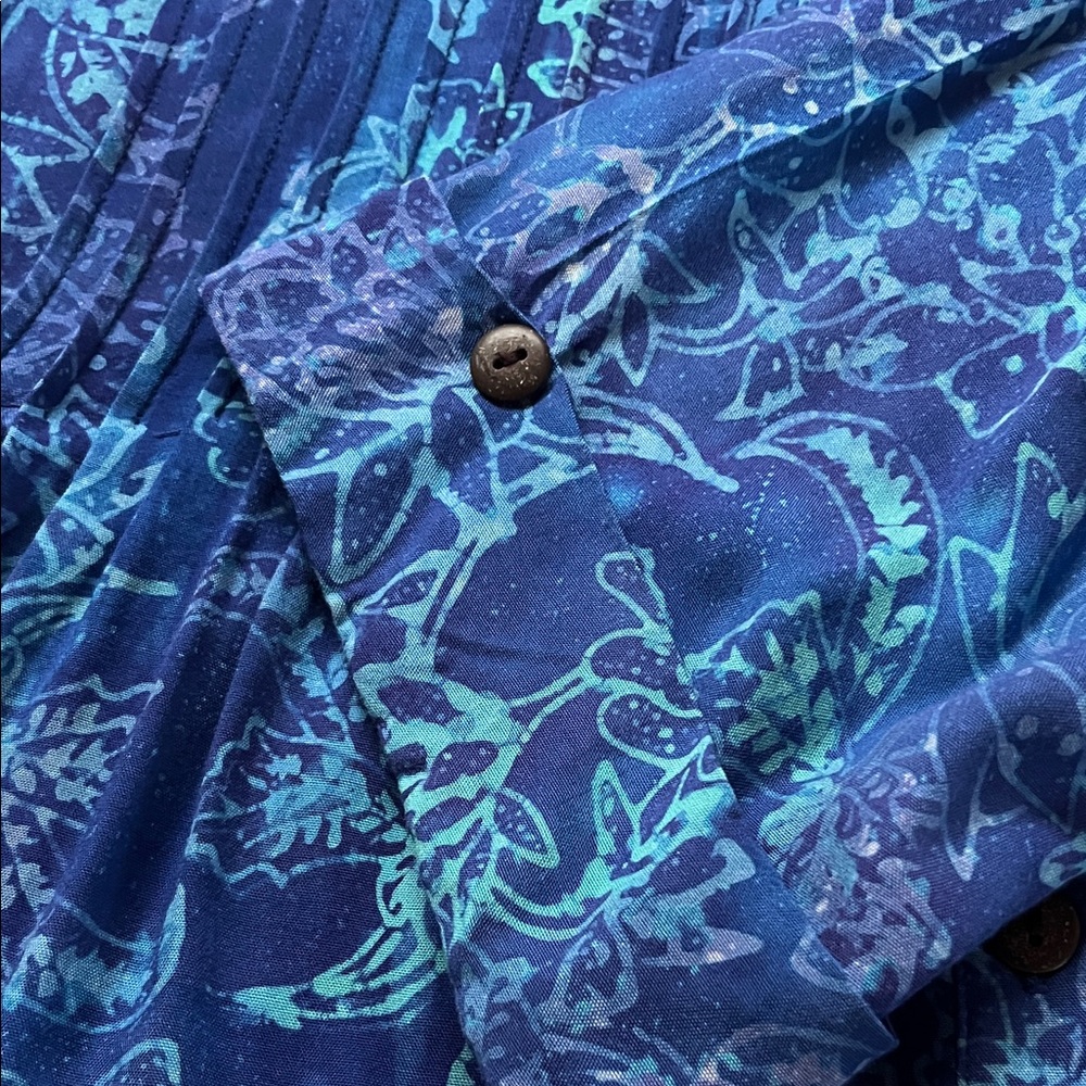 Batik blouse from a boutique in Capitola CA EUC 100% rayon made in Indonesia - Picture 12 of 12